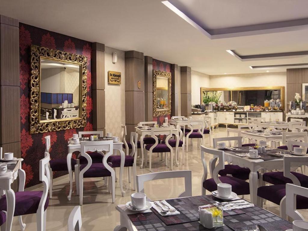 The Cube Hotel Malioboro, Azana Hotels Collection Yogyakarta Exterior foto